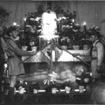 Grób Pański w naszym kościele, rok 1949; harcerz z lewej to Edward Kubiak