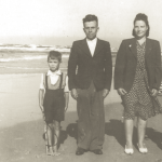 Antoni i Amelia Sokólscy z dziećmi Ryszardem i Ireną. Łeba 1947 r.