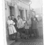 Łeba, czerwiec 1946 r. Od lewej: Franciszek i Stefania Kurowscy, Eugenia Dańda, Leonarda Kurowska, Wiktoria Dańda, Dańda Ludwik, synowie Stefanii i Franciszka – Edward i Tadeusz.