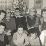 Państwo Gałązka z córką Teresą, synową Janiną i wnukami