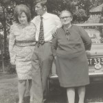 Ryszard Stachewicz z mamą Salomeą i siostrą Teresą (Wszyscy skądś pochodzimy: rodzina Stachewiczów)