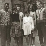 Łeba, ul. Świerczewskiego, od lewej: Witold Ziębicki, Zofia Ziębicka oraz ich córki: Aurelia i Wiesława.